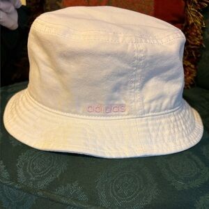 ADIDAS WOMENS WHITE PINK BUCKET HAT NWOT OS GOLF TENNIS ETC